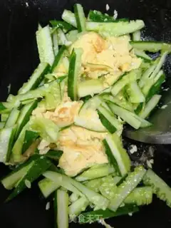 Make cucumbers with fried eggs step 2