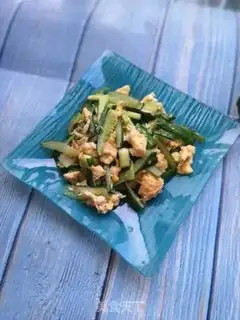 Make cucumbers with fried eggs step 3