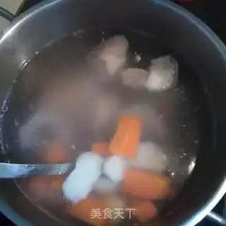 Make Pork-bone corn and hoof soup step 2