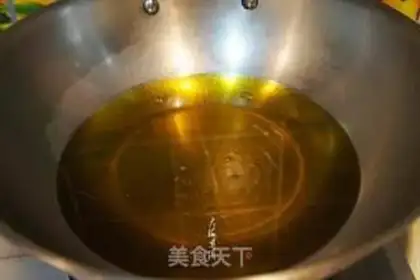 Make The broccoli mixes the eggs step 0