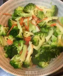 Make The broccoli mixes the eggs step 2