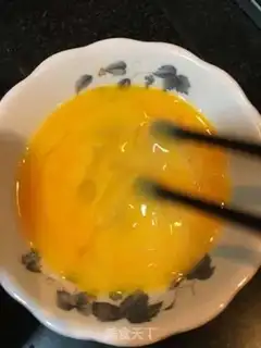 Make The broccoli mixes the eggs step 3