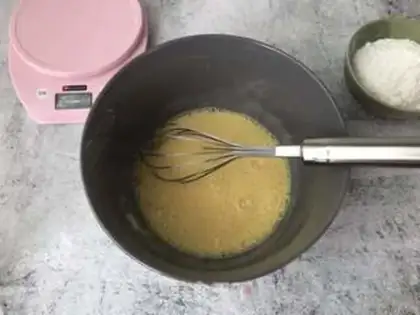 Make Yogurt soufflé muffins step 2