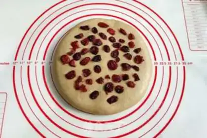 Make Cinnamon overberry scone step 4