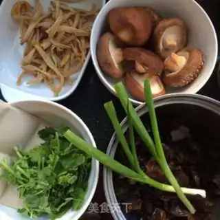 Make Soup with mushrooms and soybeans step 0