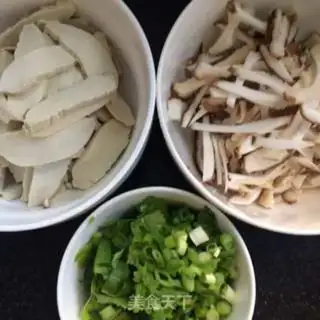 Make Soup with mushrooms and soybeans step 1