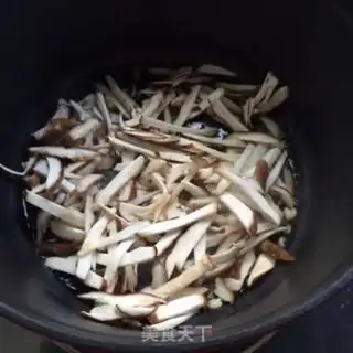 Make Soup with mushrooms and soybeans step 3