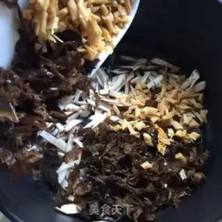Make Soup with mushrooms and soybeans step 4