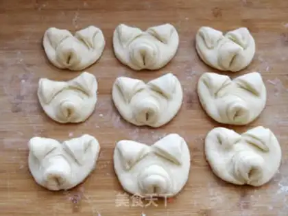 Make Quick-hand pig bread step 9