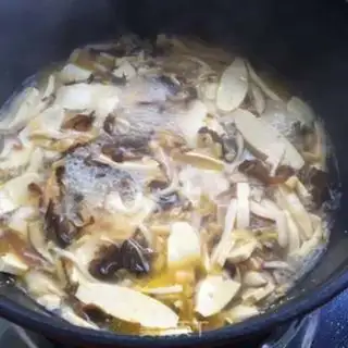 Make Soup with mushrooms and soybeans step 7