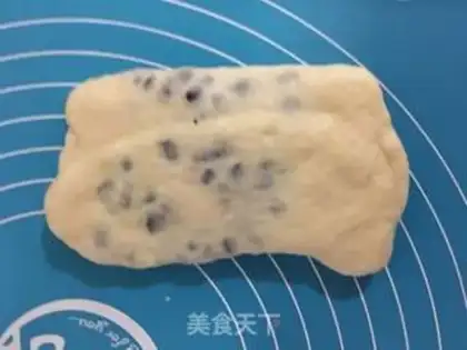 Make Chinese bean rolls step 9