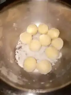 Make Coconut ball step 3