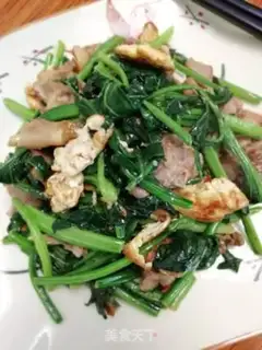 Make A duck egg with fried pine step 4