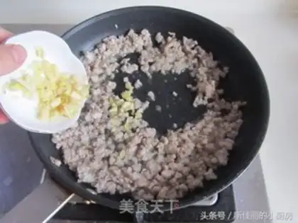 Make Spaghetti mushroom sauce step 3