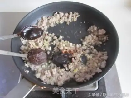 Make Spaghetti mushroom sauce step 4