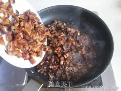 Make Spaghetti mushroom sauce step 5