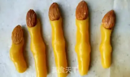 Make Halloween witch finger crackers step 6