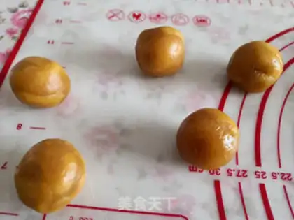 Make pineapple mooncake step 2
