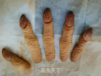 Make Halloween witch finger crackers step 8