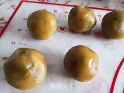 Make pineapple mooncake step 5