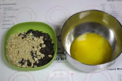 Make Halloween devil cake step 1