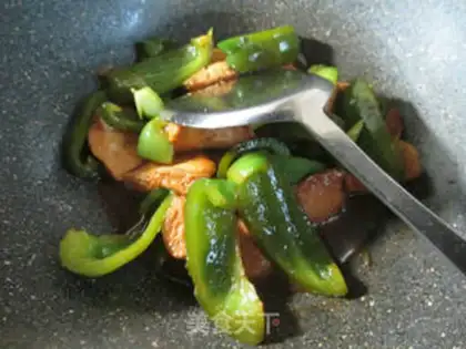 Make Plumb peppers and sour chickens step 11