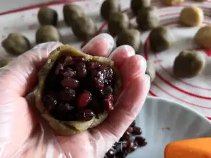 Make Green bean salve bean mooncake step 5