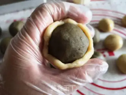 Make Green bean salve bean mooncake step 7