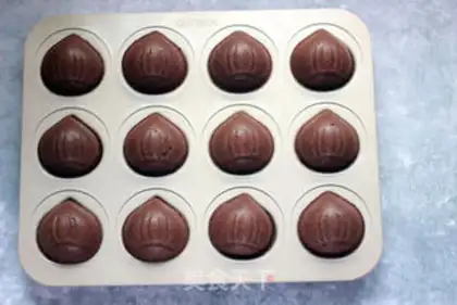 Make Chestnuts lollipop cake step 7