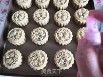 Make Green bean salve bean mooncake step 10