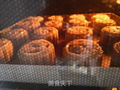 Make Green bean salve bean mooncake step 11