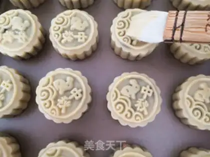 Make Green bean salve bean mooncake step 12