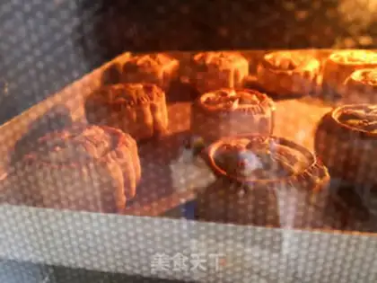 Make Green bean salve bean mooncake step 13