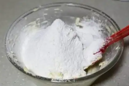 Make Spider crackers step 2