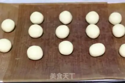 Make Spider crackers step 5