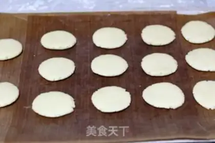 Make Spider crackers step 6