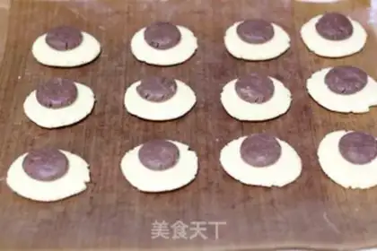 Make Spider crackers step 8