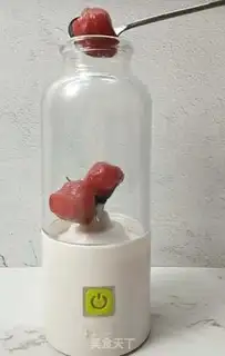 Make Strawberry shakes step 0