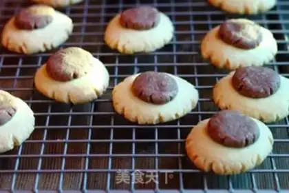 Make Spider crackers step 10