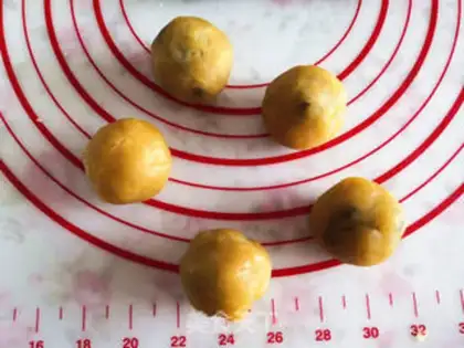 Make Coco Bean Mooncake step 7