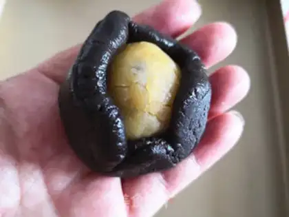 Make Coco Bean Mooncake step 8
