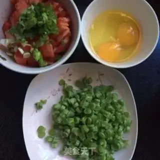 Make Tomato omelet soup step 1