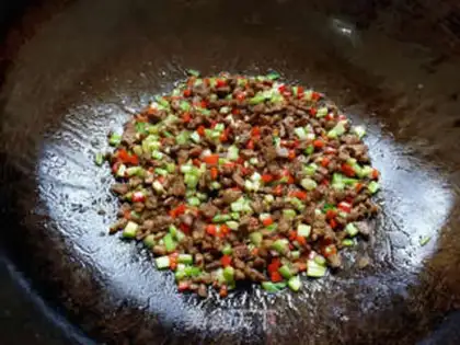 Make Black pepper beef egg fried rice step 5