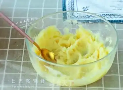 Make Scratches of onions step 2