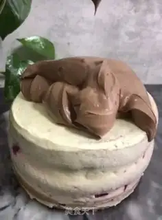 Make Christmas tree cake step 8