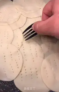 Make Homemade dumpling pizza step 1