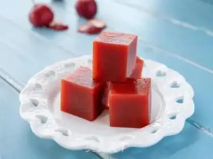 Make "Red fruit mountain cake." step 12