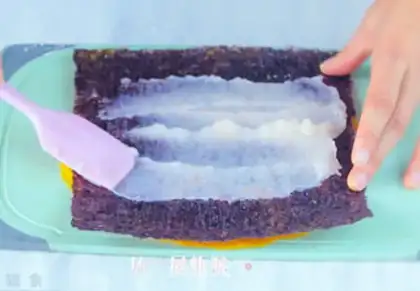 Make Frozen moss shrimp roll step 6
