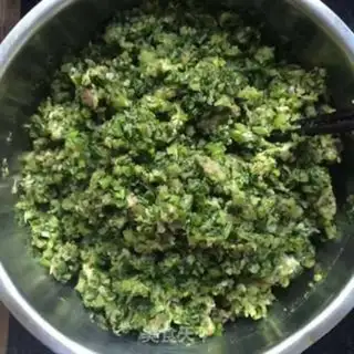 Make Celery pork dumplings step 5
