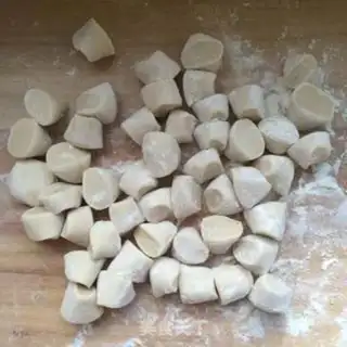 Make Celery pork dumplings step 7